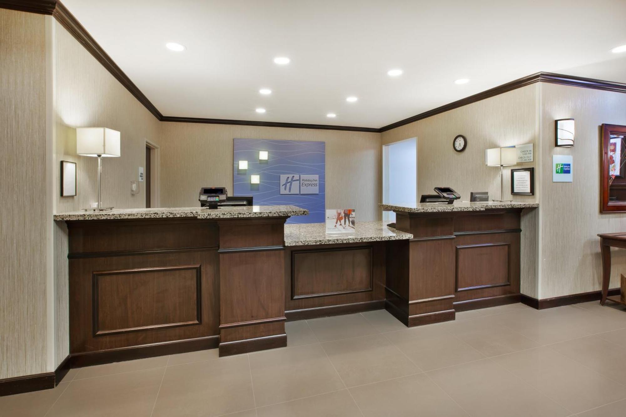 Holiday Inn Express And Suites Wheeling By Ihg Triadelphia Exterior foto